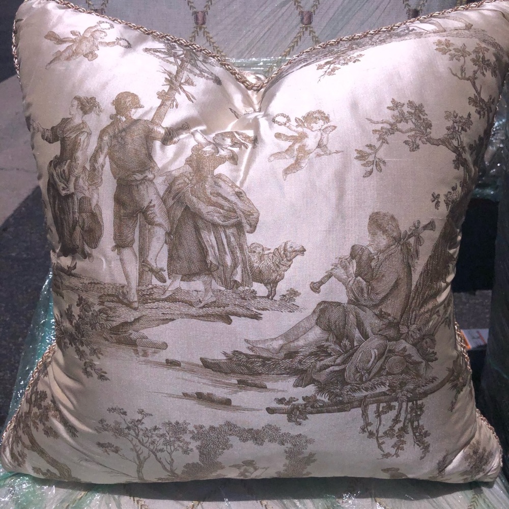 6 pillows. 2sets each